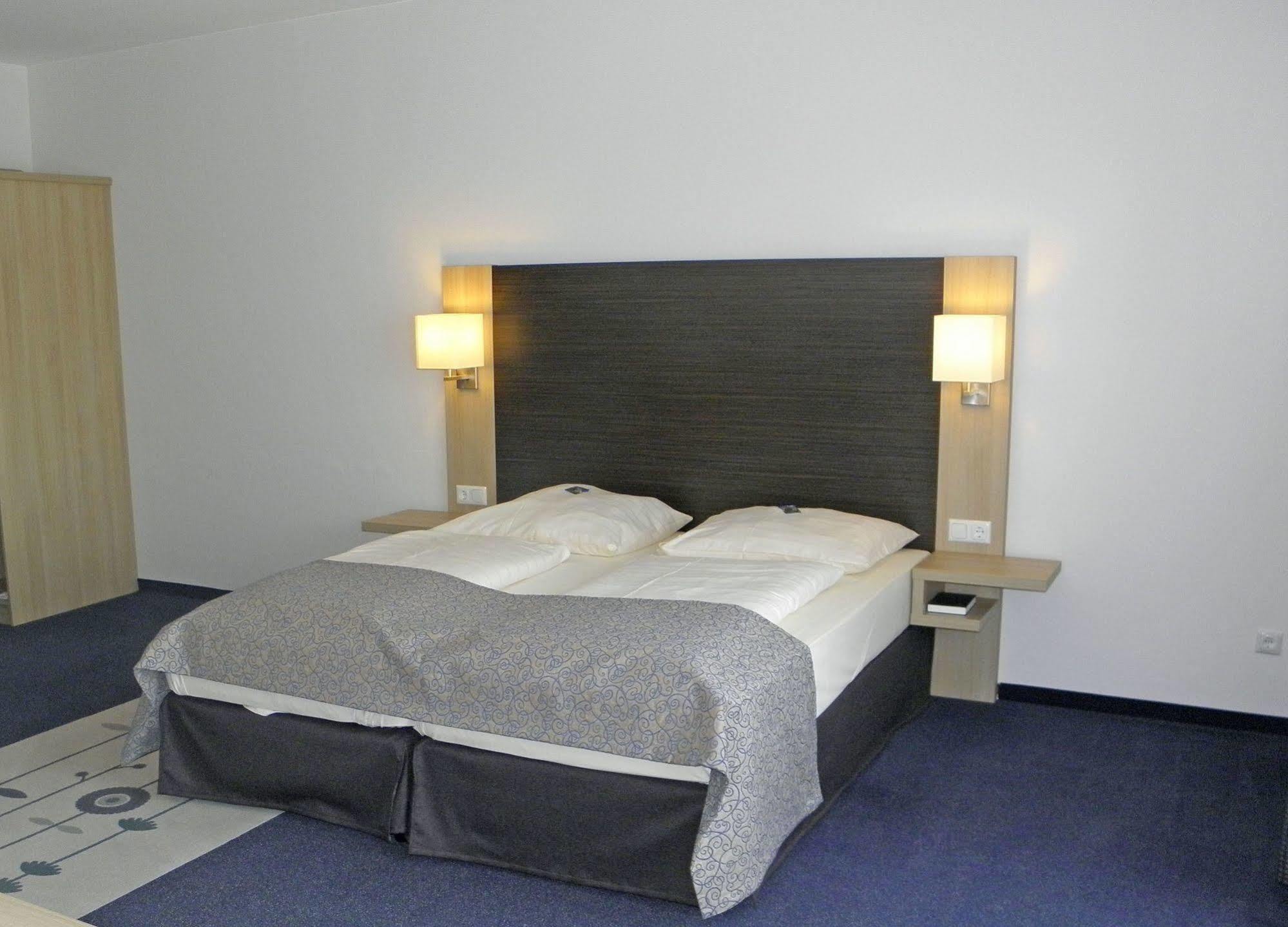 Hotel Rhoen Residence Dipperz Exterior photo